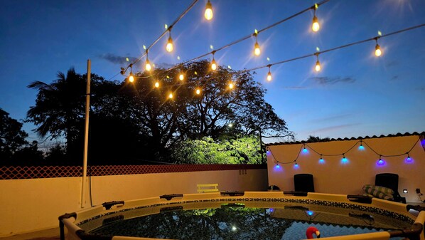 Outdoor spa tub - Casa Olivia with 2 Pools & Rooftop Lounge - 2BD - Near Sayulita and Punta Mita (Higuera Blanca)