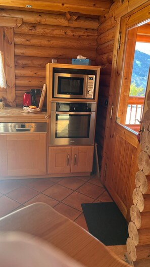 Refrigerador, microondas, horno y lavavajillas 