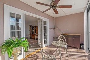 Terrace/patio - Artsy High-rise Condo (Columbia)