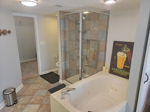 Bathroom - Elegantly Designed Condo (Columbia)