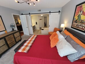 Iron/ironing board, WiFi, bed sheets - Elegantly Designed Condo (Columbia)
