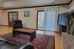 TV - Perfect Patio Home 2 bedrooms 3 beds 2 bath Garage (Richland County)