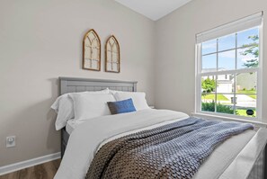 4 bedrooms, iron/ironing board, WiFi, bed sheets - Chapin 3/2/2 Remodeled in 2025 (Lexington County)