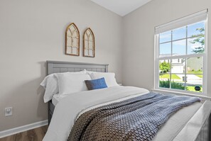 Tabla de planchar con plancha, wifi y ropa de cama 