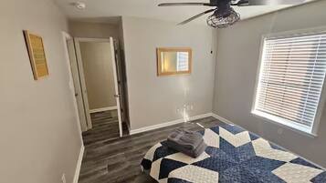 Iron/ironing board, WiFi, bed sheets