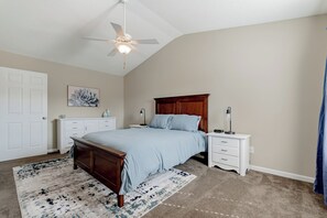 2 habitaciones, tabla de planchar con plancha, wifi y ropa de cama 