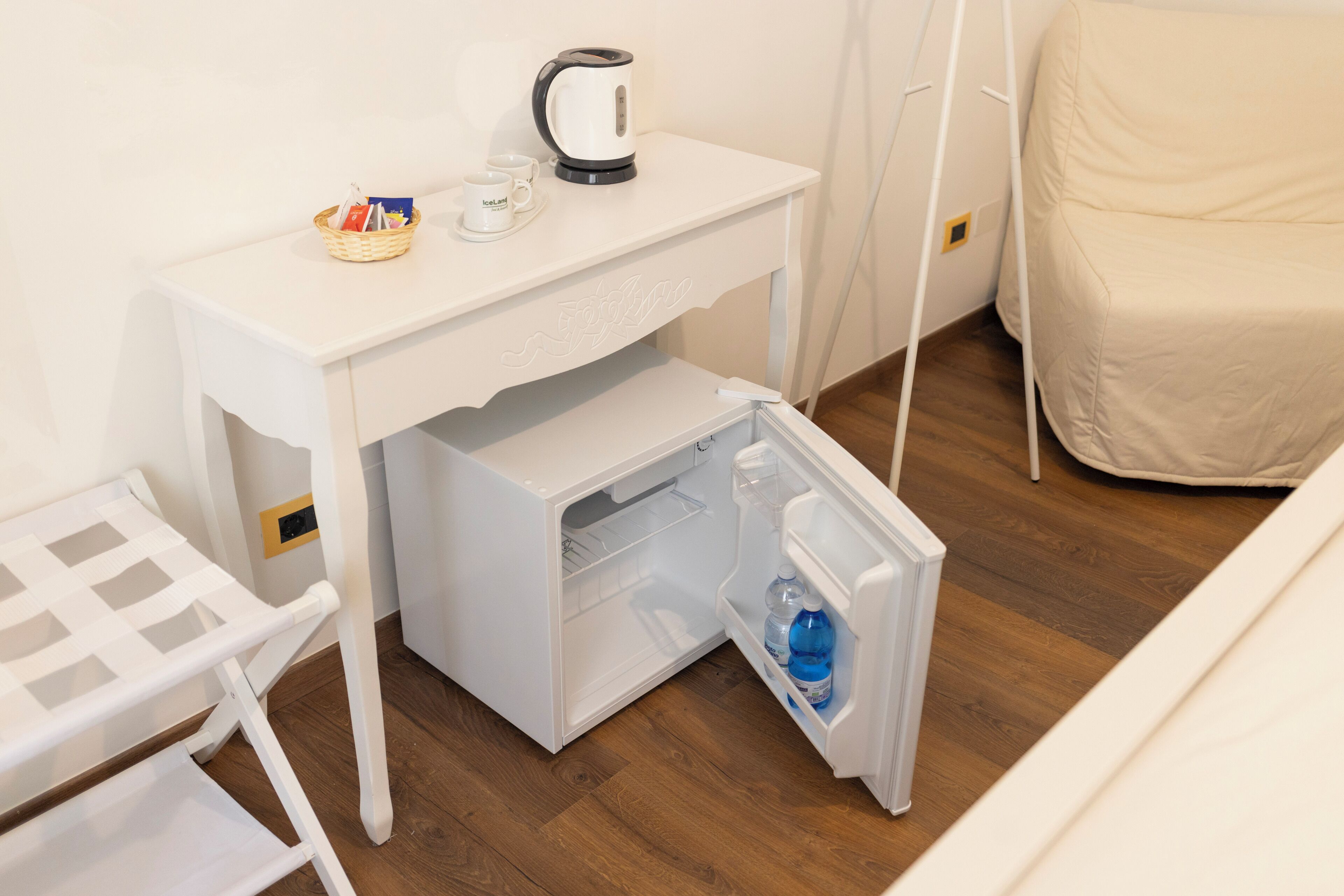 Zimmersafe, Verdunkelungsvorhänge, Bügeleisen/Bügelbrett