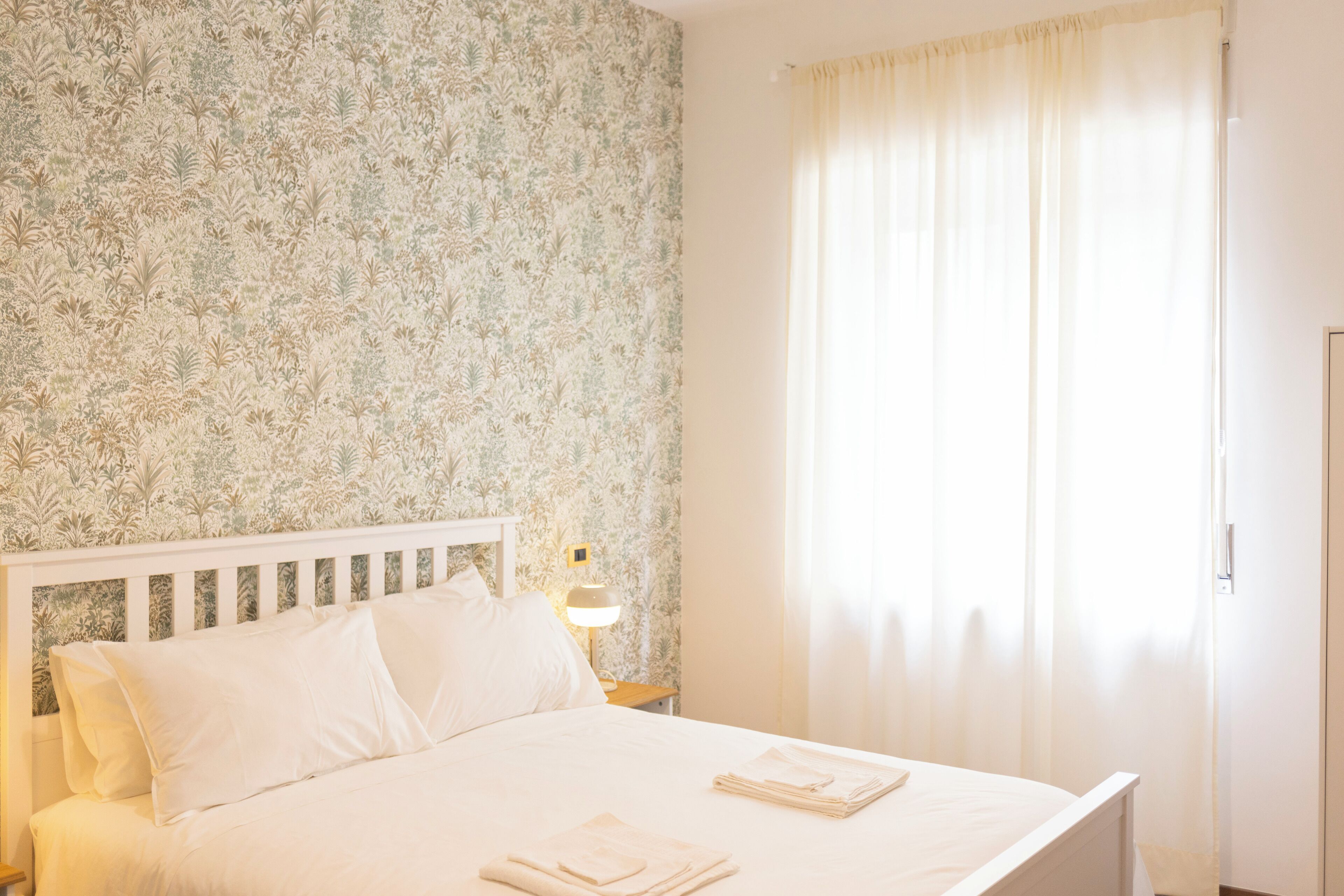 Down comforters, free minibar, in-room safe, blackout drapes