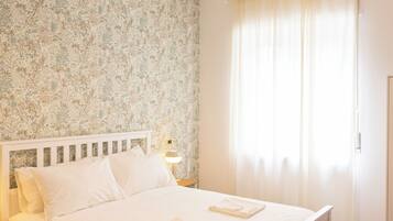 Down comforters, free minibar, in-room safe, blackout drapes