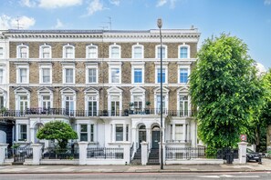 Exterior - Amazing Spacious Chelsea 2Bed 2Bth, private garden & pet friendly. (London)