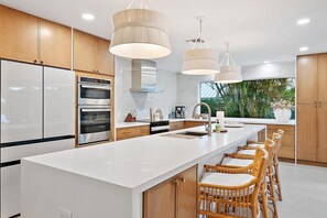 Fridge, microwave, oven, stovetop - Palm Haven At Turtle Creek (Tequesta)