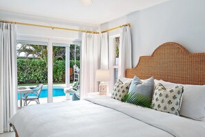 Travel crib