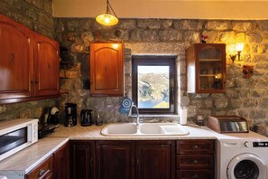 2 bedrooms, Internet - Taenarioum Antico - Mani Stone Tower With Sea View (East Mani)