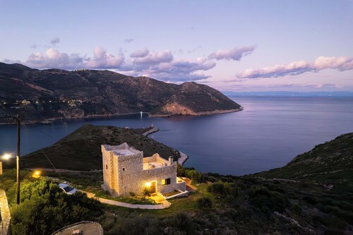 Taenarioum Antico - Mani Stone Tower With Sea View