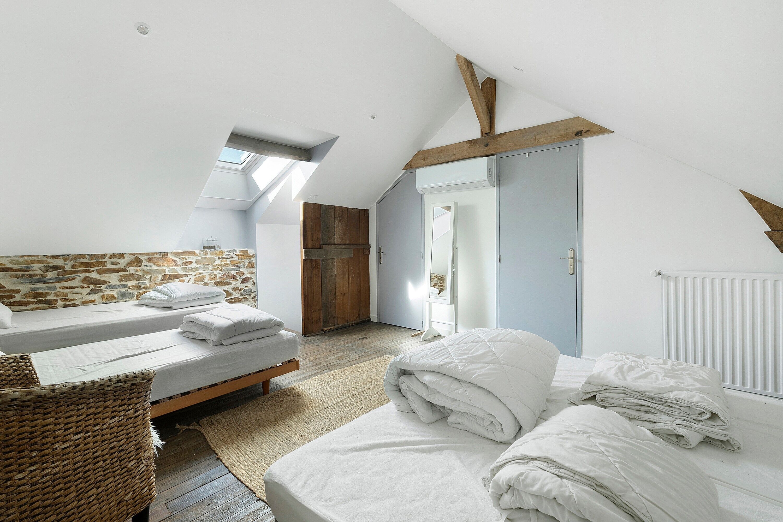 4 bedrooms, iron/ironing board, WiFi