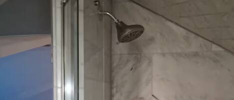 Secador de cabelo, sabonete