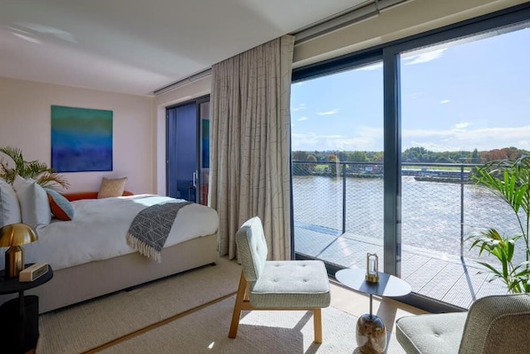 In-room safe, iron/ironing board, free WiFi - Fulham Pier Hotel (London)