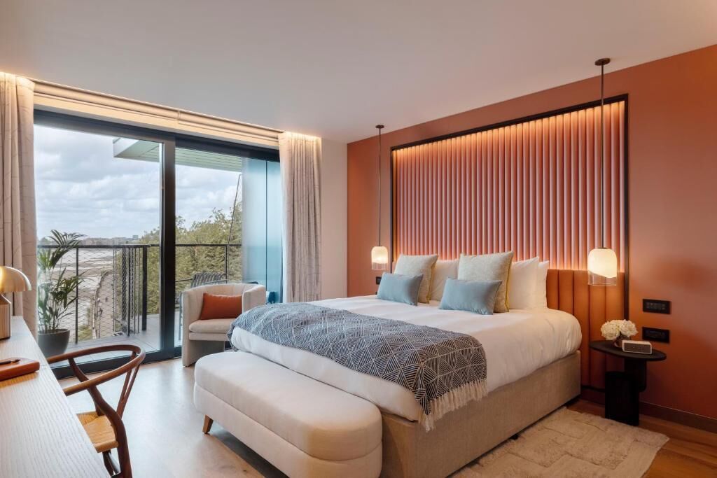 客房内保险箱、熨斗/熨衣板、免费 WiFi