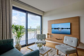 Junior-sviitti, parveke, jokinäköala | Oleskelualue