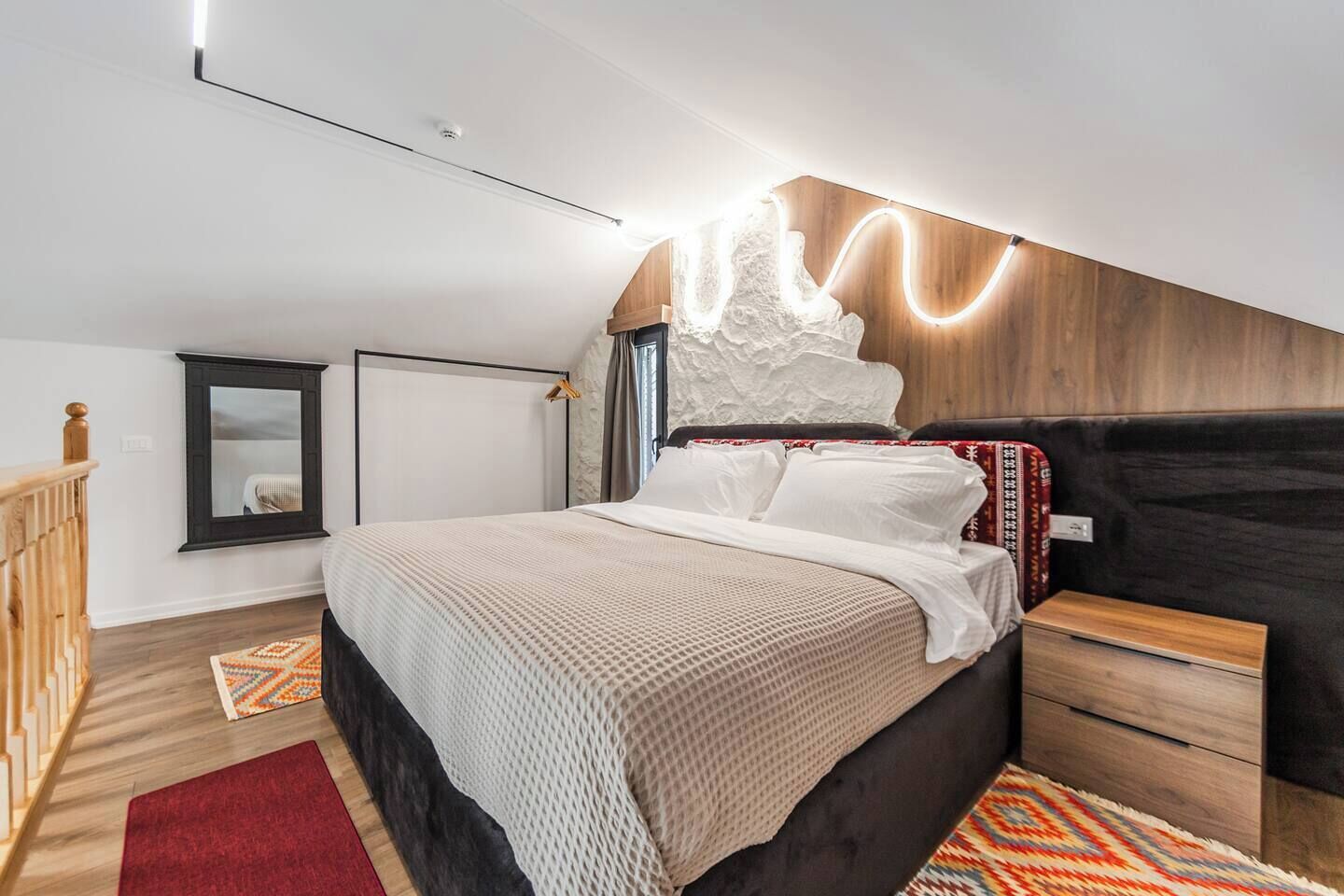 WiFi, bed sheets
