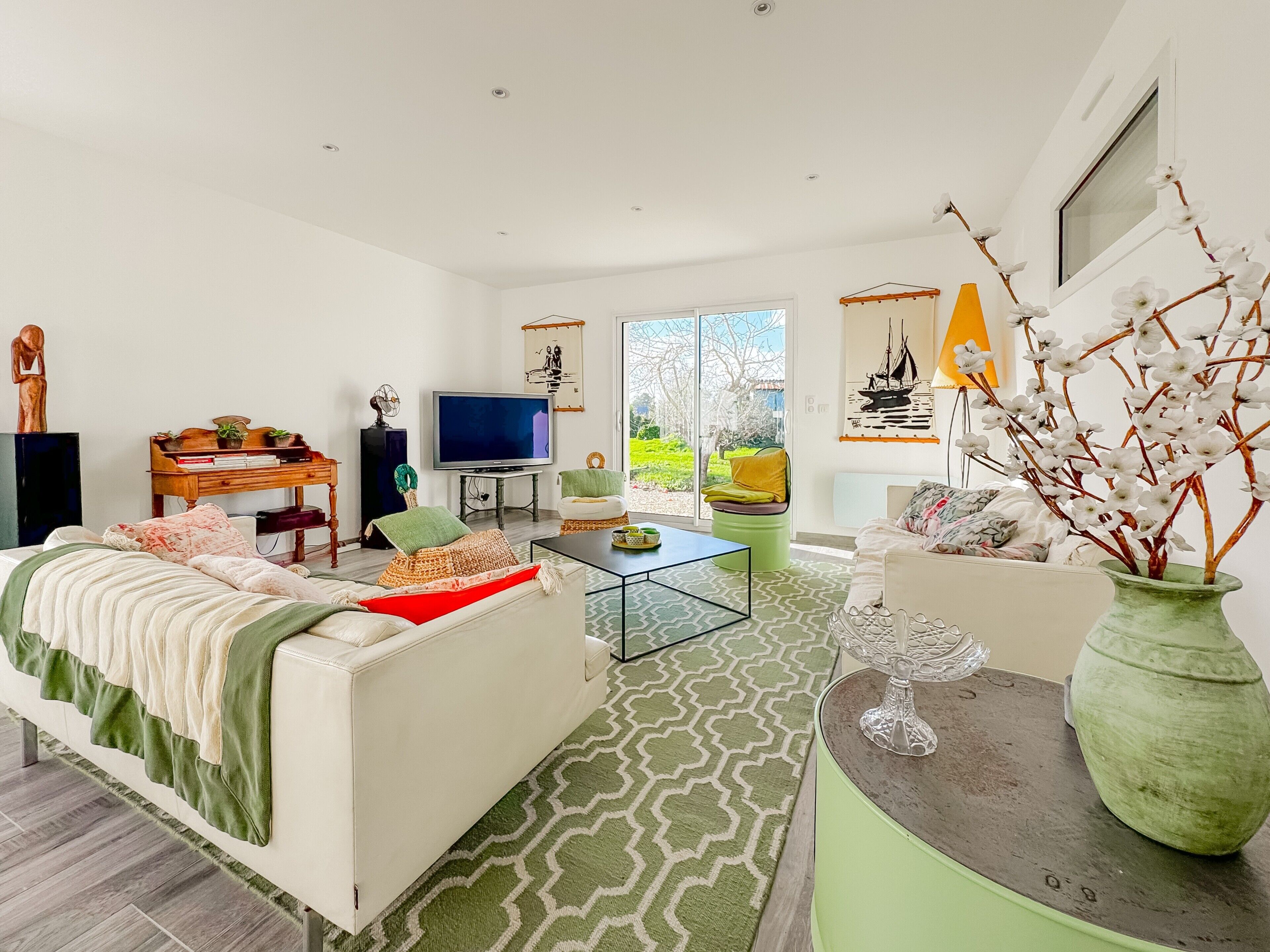 Télévision, cheminée