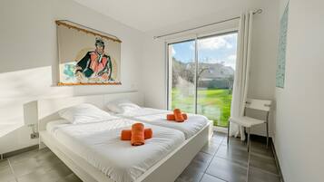 Silitysrauta/-lauta, Wi-Fi, vuodevaatteet