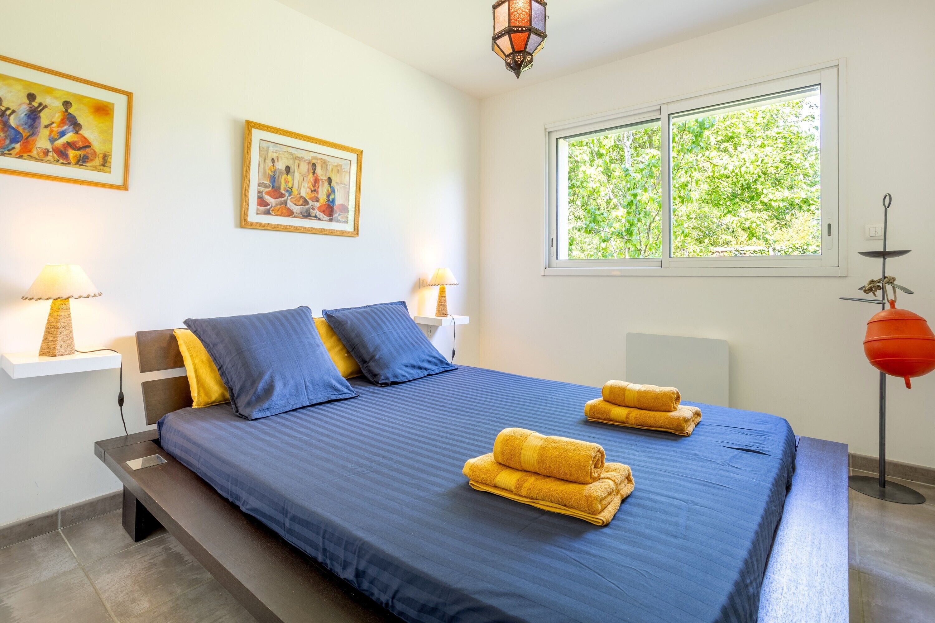 4 chambres, fer et planche à repasser, Wi-Fi, draps fournis