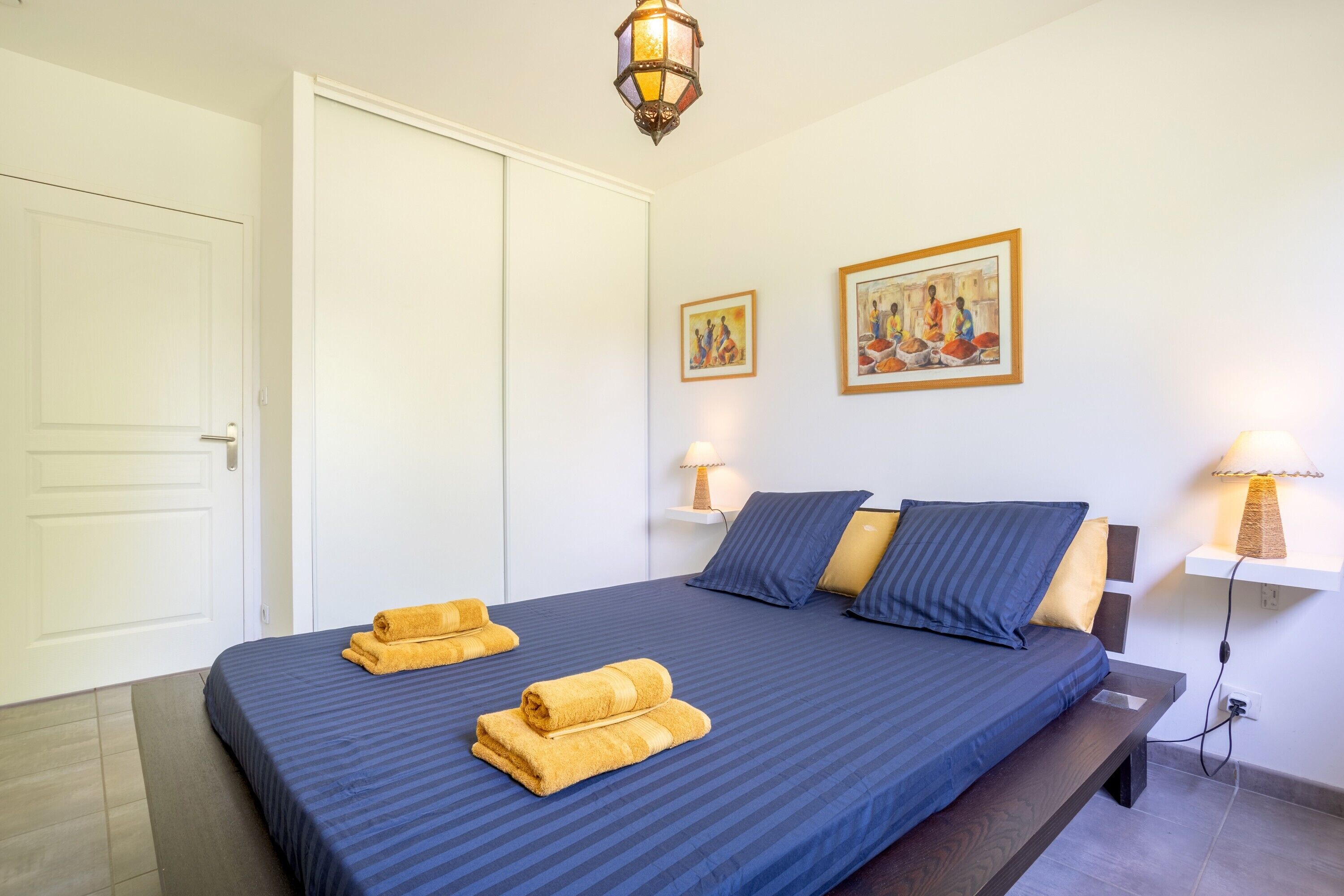 4 slaapkamers, een strijkplank/strijkijzer, wifi, beddengoed