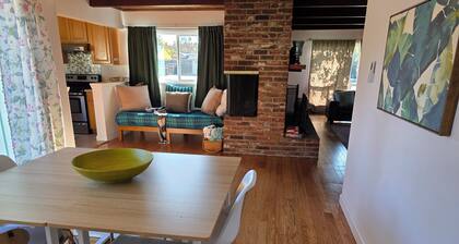 Winchester~Santana Row~bright 4 bedroom quiet cottage lane~9 beds!~large groups