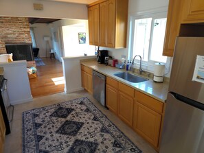 Mikroaaltouuni, uuni, liesi, astianpesukone