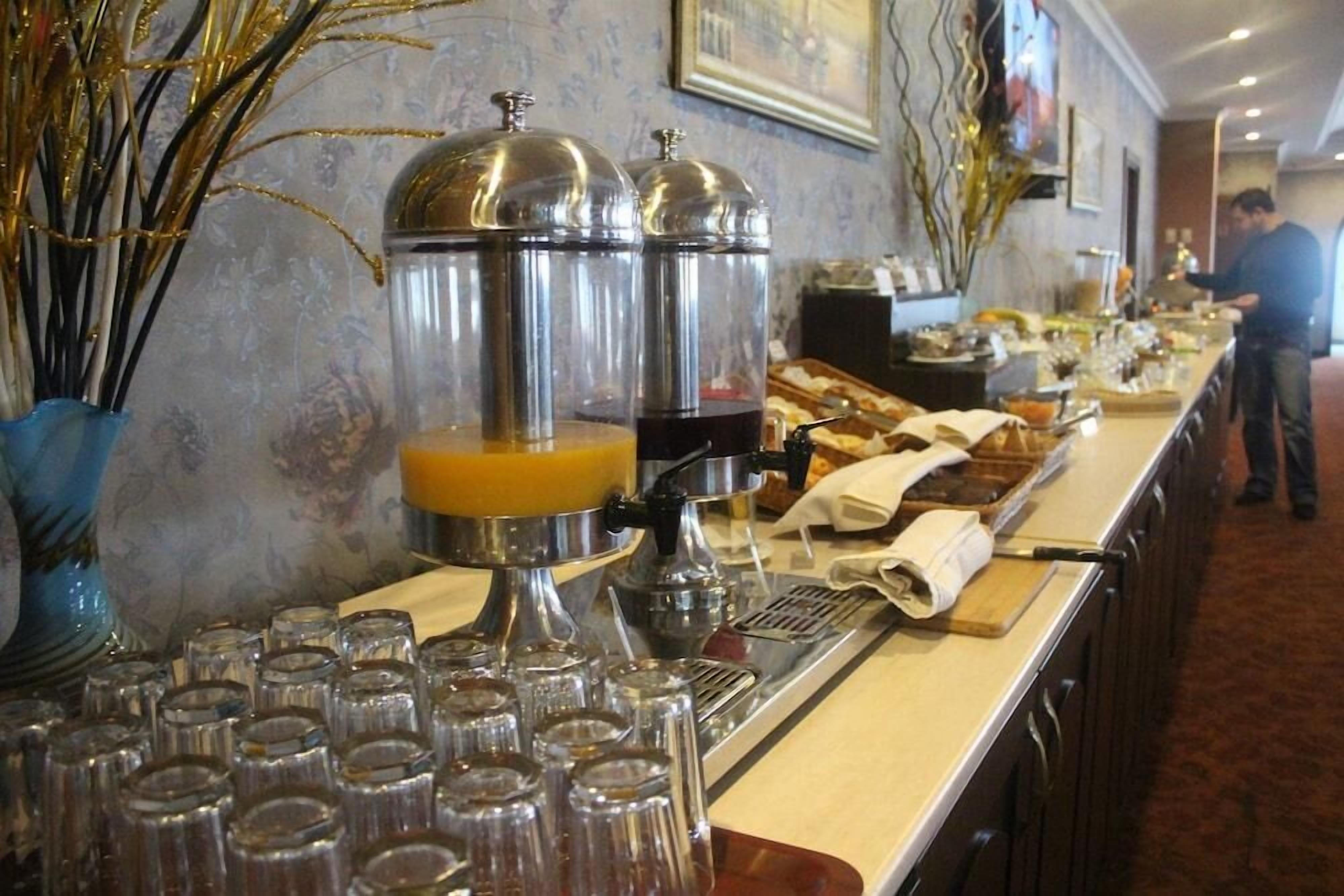 Café da manhã com buffet grátis todos os dias