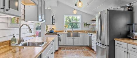 Refrigerador, microondas, horno, placa de cocina