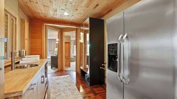 Frigorífic, microones, forn i placa de cuina