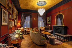 Lobby sitting area - Bertrand's Townhouse (London)