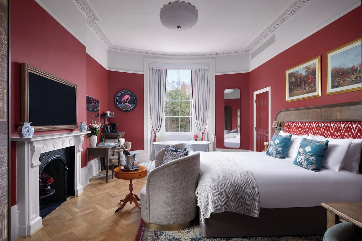 Junior suite | Een minibar, een kluis op de kamer, verduisterende gordijnen