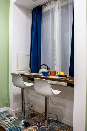 Studio | In-room safe, blackout drapes, free WiFi - Inner Naples (Naples)