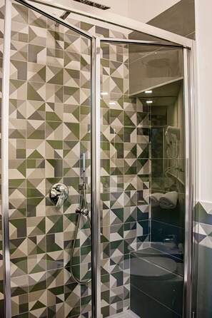 Studio | Bathroom shower - Inner Naples (Naples)
