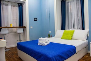 Studio | In-room safe, blackout drapes, free WiFi - Inner Naples (Naples)