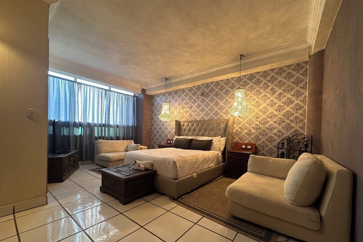 Rom – senior | Skrivebord, skrivebord for bærbar PC og wi-fi (inkludert)