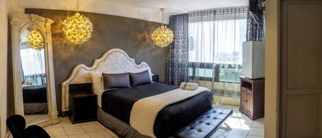 Escritorio, espacio para trabajar con laptop y wifi gratis