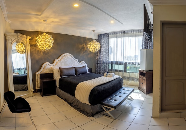 Design Room | Desk, laptop workspace, free WiFi - Hotel Miralvalle (San Pedro Sacatpéquez)