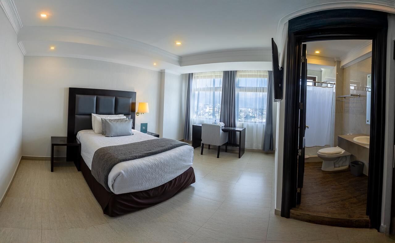 Rom | Skrivebord, skrivebord for bærbar PC og wi-fi (inkludert)