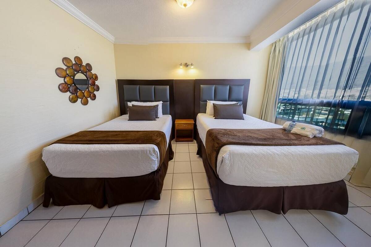 Rom | Skrivebord, skrivebord for bærbar PC og wi-fi (inkludert)