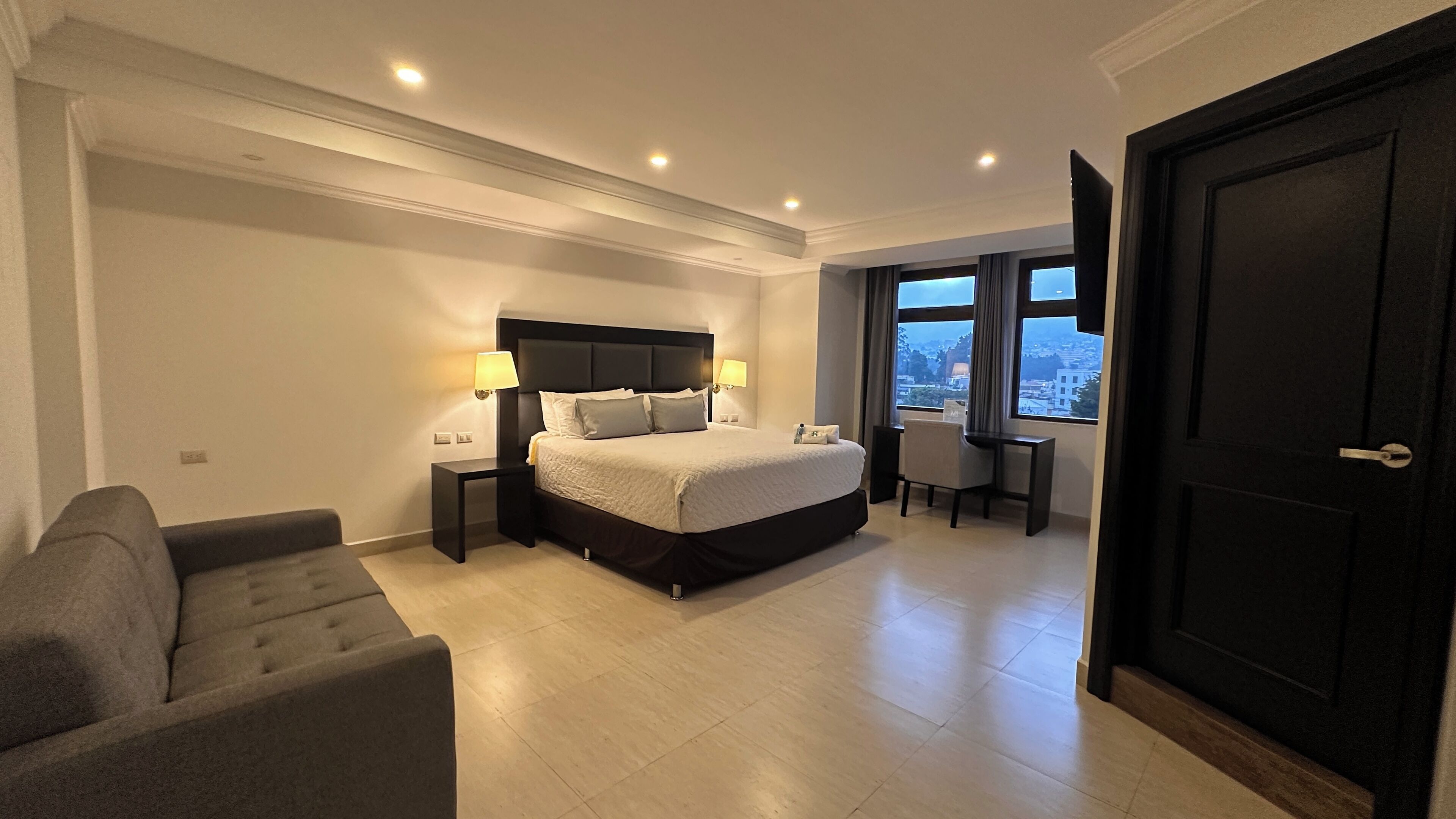 Rom – comfort | Skrivebord, skrivebord for bærbar PC og wi-fi (inkludert)