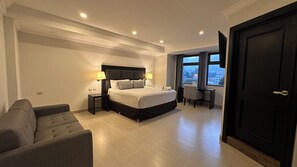 Rom – comfort | Skrivebord, skrivebord for bærbar PC og wi-fi (inkludert)