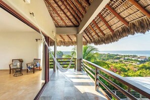 Terrace/patio - Casa Julia | Stunning Views | Steps From The Beach (Puerto Escondido)