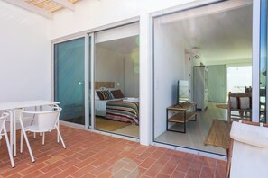 2 bedrooms, WiFi, bed sheets - CASA DO REGADIO - CASA 3, A country and sea retreat on the Alentejo coast, (Beja)