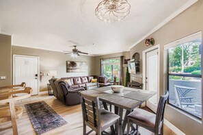 Interior - 2bd/2ba North Scottsdale Condo (Scottsdale)