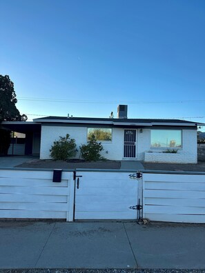 Exterior - 3BR Modern, Cozy Home  (El Paso)