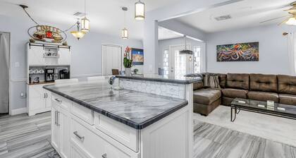 Octopus' Garden with pool & hot tub